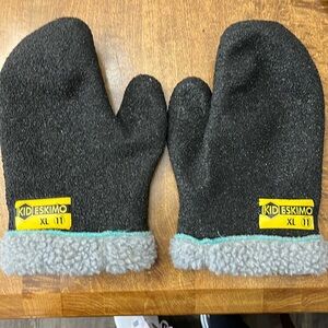 XL ice fishing gloves by KID Eskimo